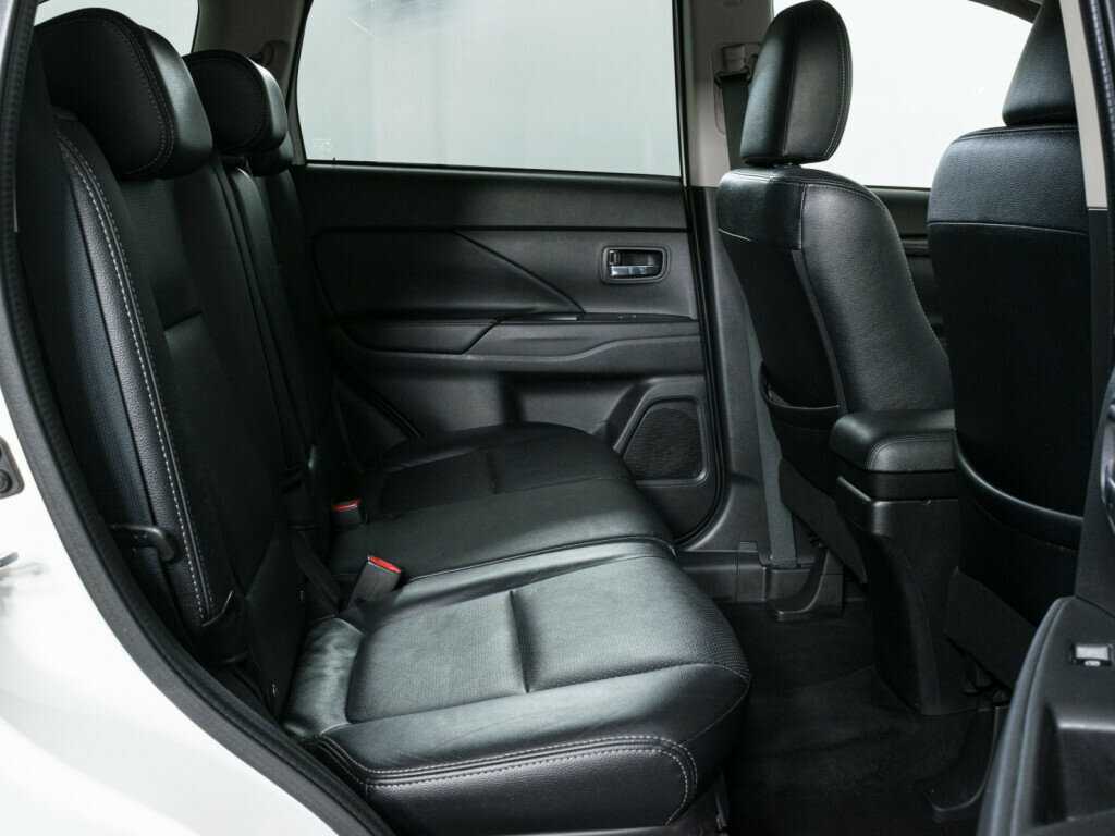 Купить Mitsubishi Outlander с пробегом. Фото: #9