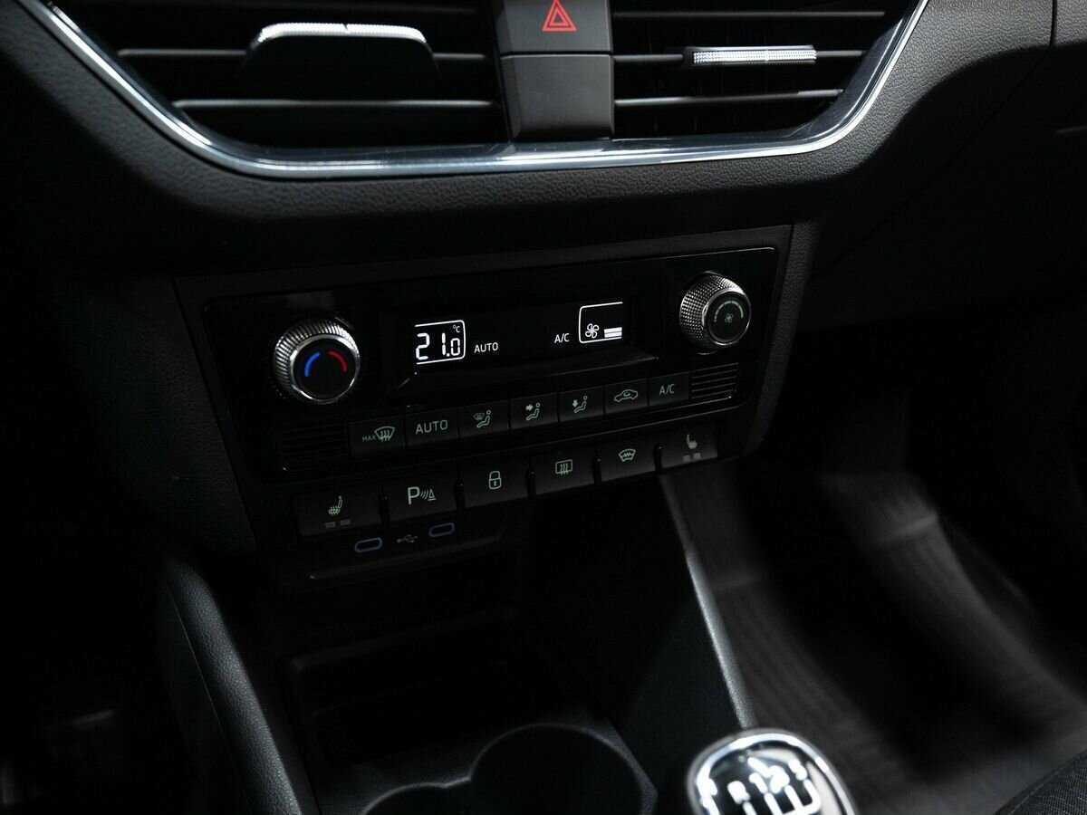 Купить Skoda Rapid с пробегом. Фото: #17