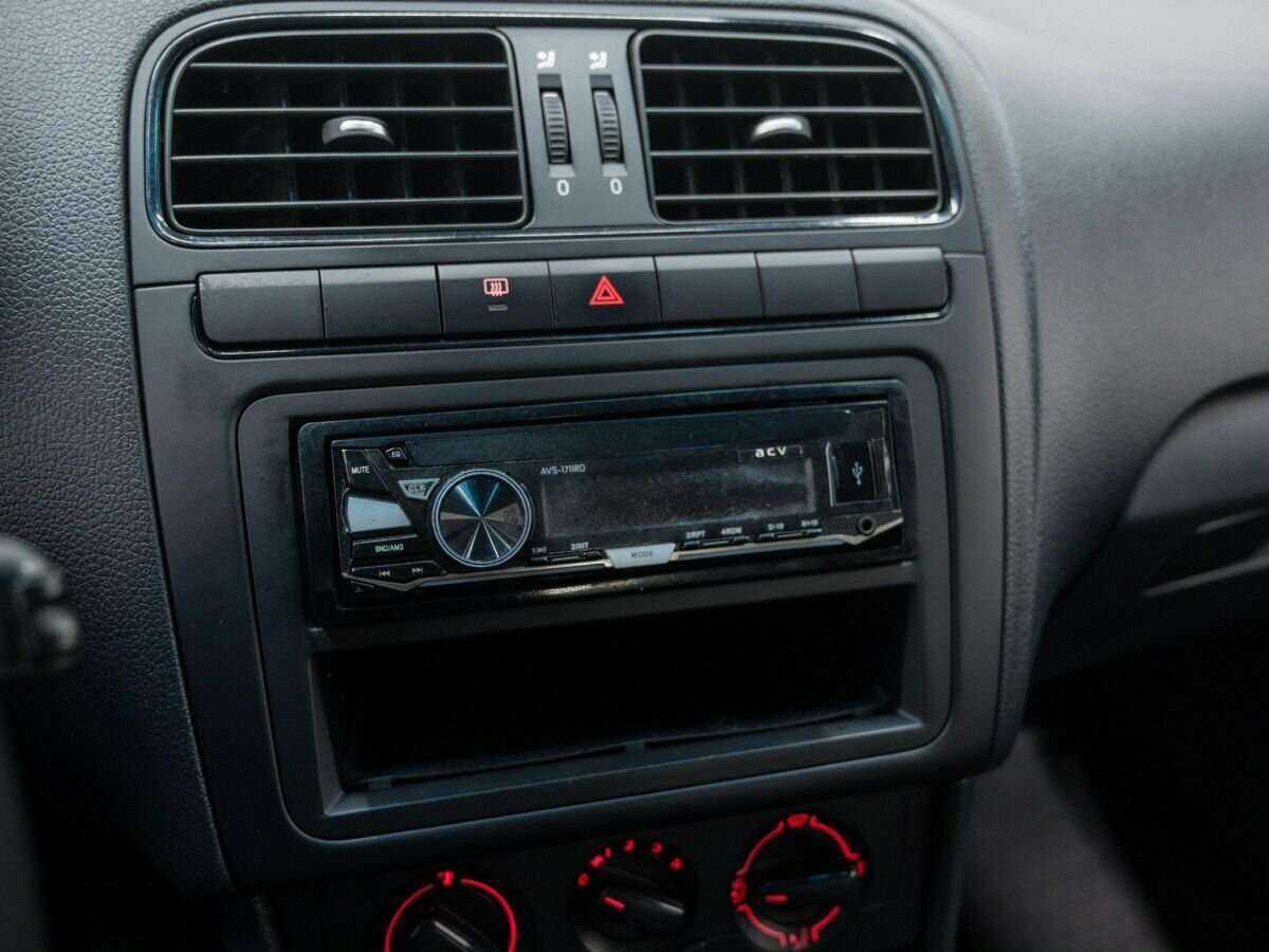 Купить Volkswagen Polo с пробегом. Фото: #18