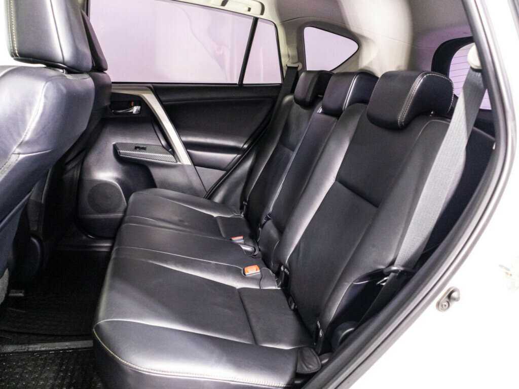 Купить Toyota RAV4 с пробегом. Фото: #8