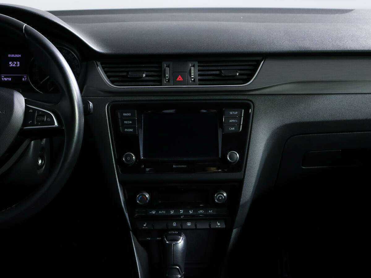 Купить Skoda Rapid с пробегом. Фото: #10