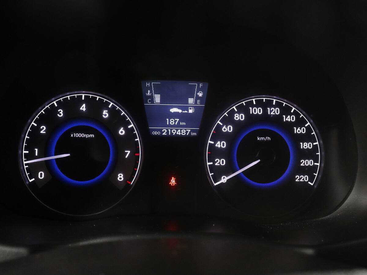 Купить Hyundai Solaris с пробегом. Фото: #8
