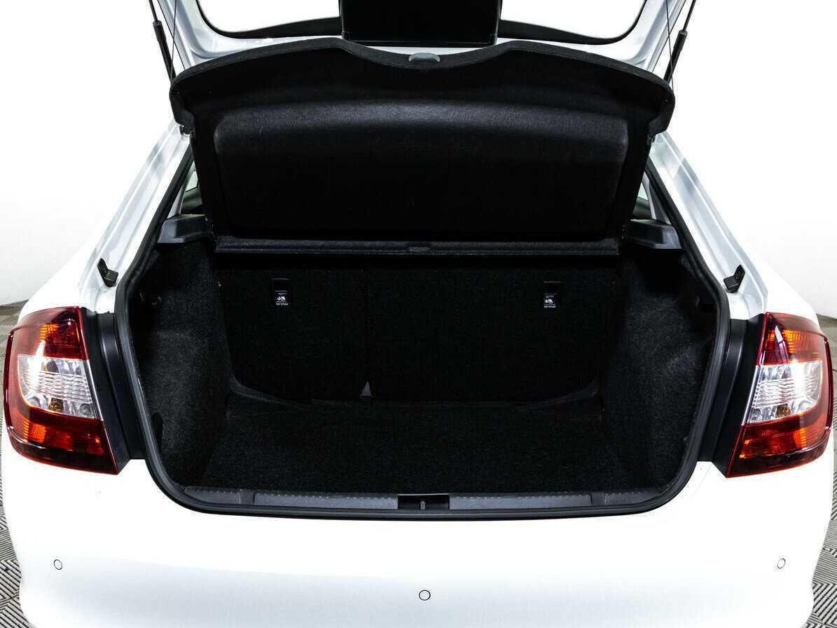 Купить Skoda Rapid с пробегом. Фото: #9