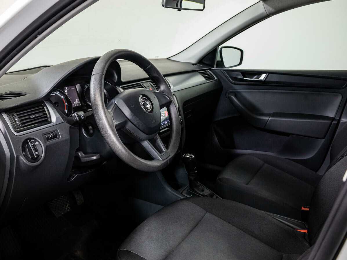 Купить Skoda Rapid с пробегом. Фото: #10