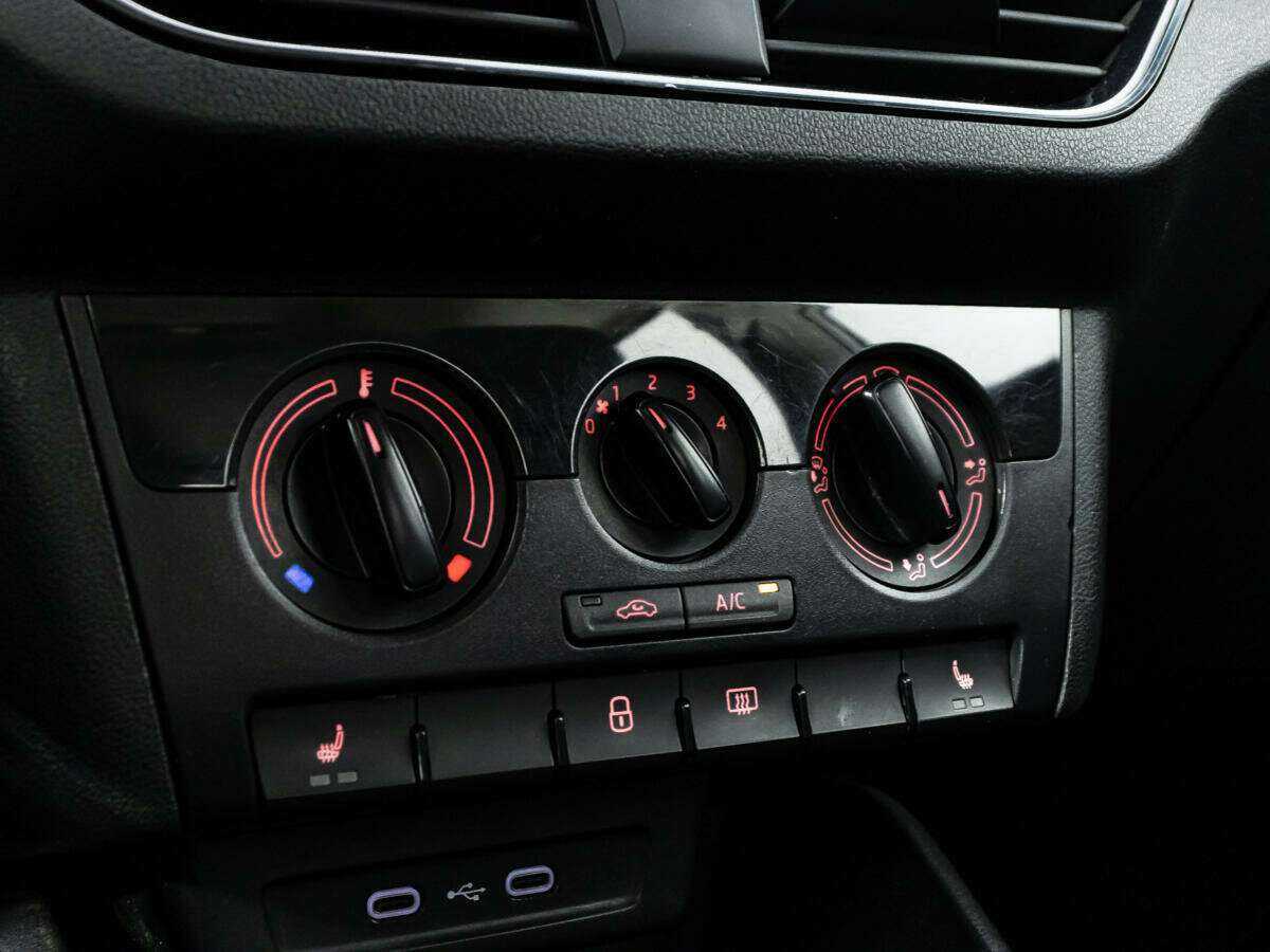 Купить Volkswagen Polo с пробегом. Фото: #13