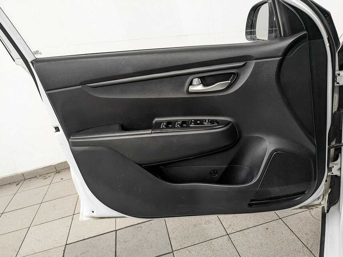 Купить Kia Rio с пробегом. Фото: #17