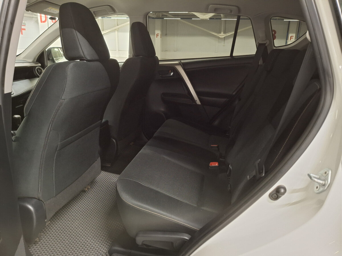 Купить Toyota RAV4 с пробегом. Фото: #11