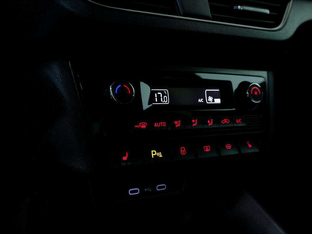 Купить Volkswagen Polo с пробегом. Фото: #14