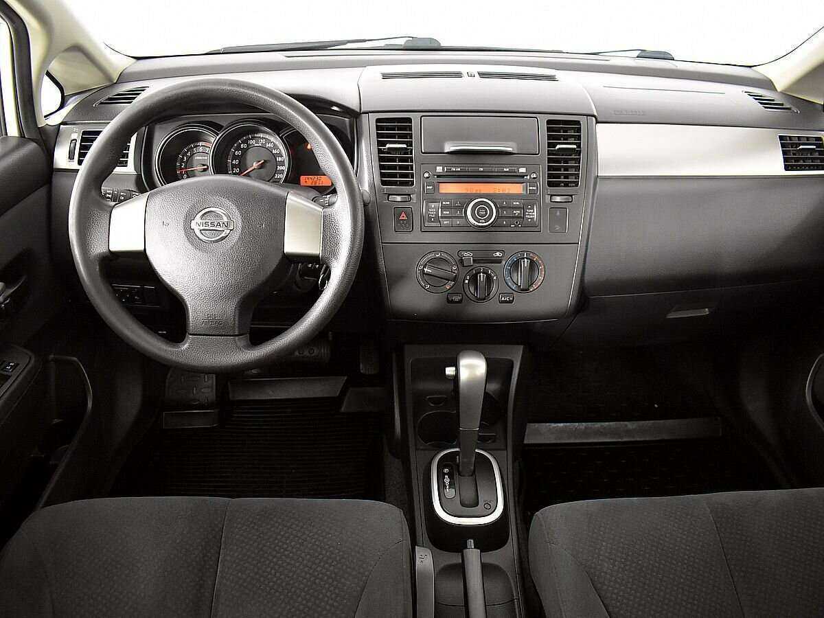 Купить Nissan Tiida с пробегом. Фото: #9