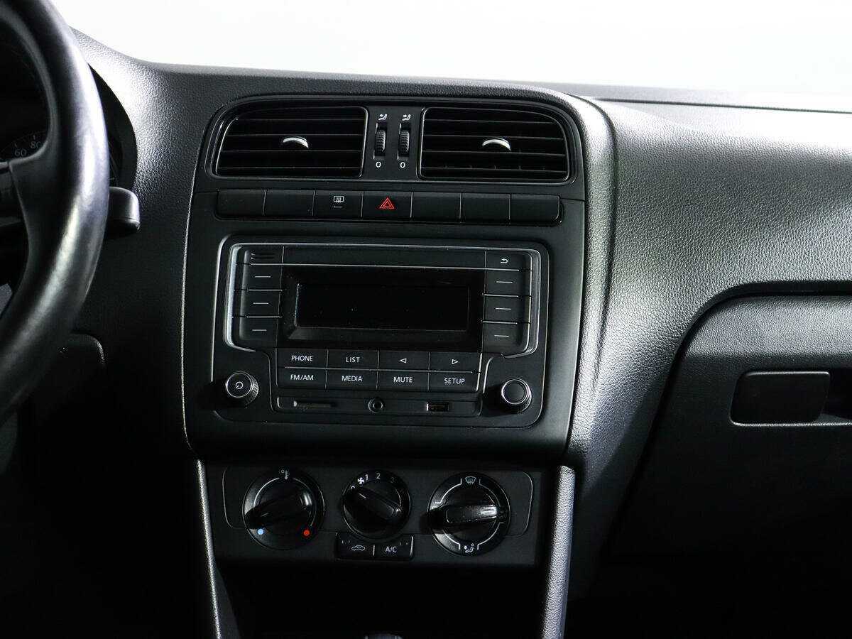 Купить Volkswagen Polo с пробегом. Фото: #10