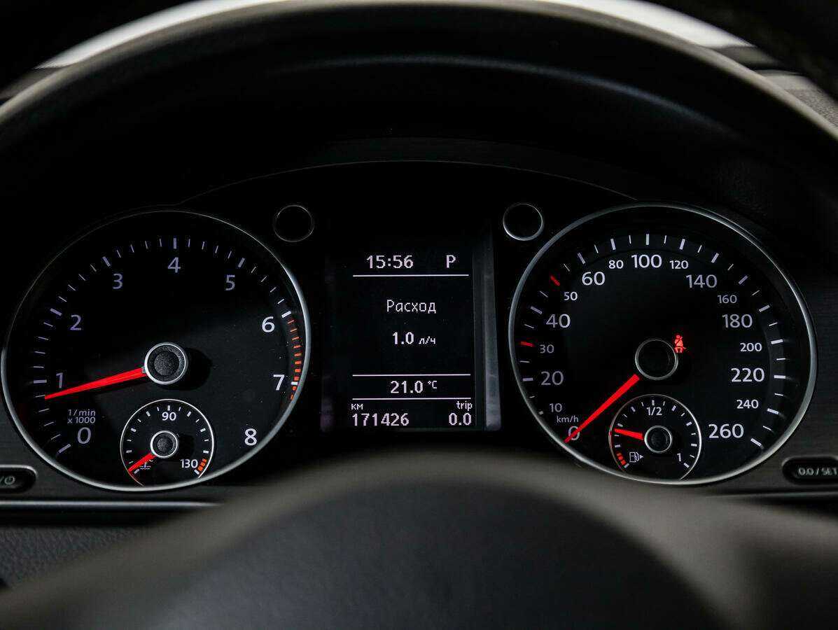 Купить Volkswagen Passat с пробегом. Фото: #11