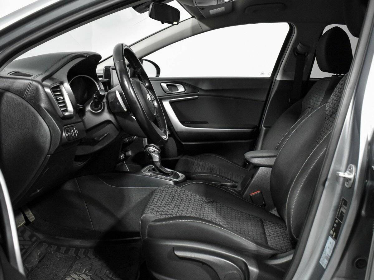Купить Kia Ceed с пробегом. Фото: #9