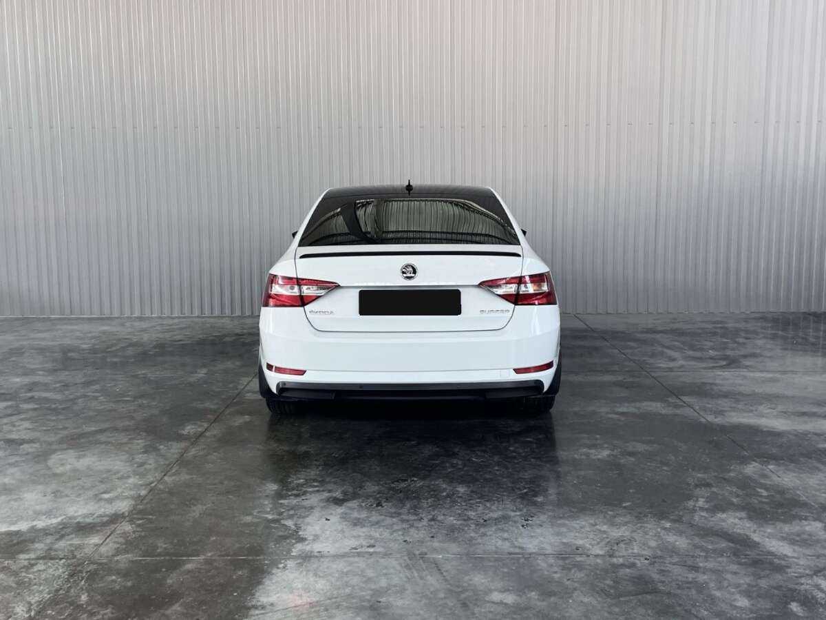 Купить Skoda Superb с пробегом. Фото: #5