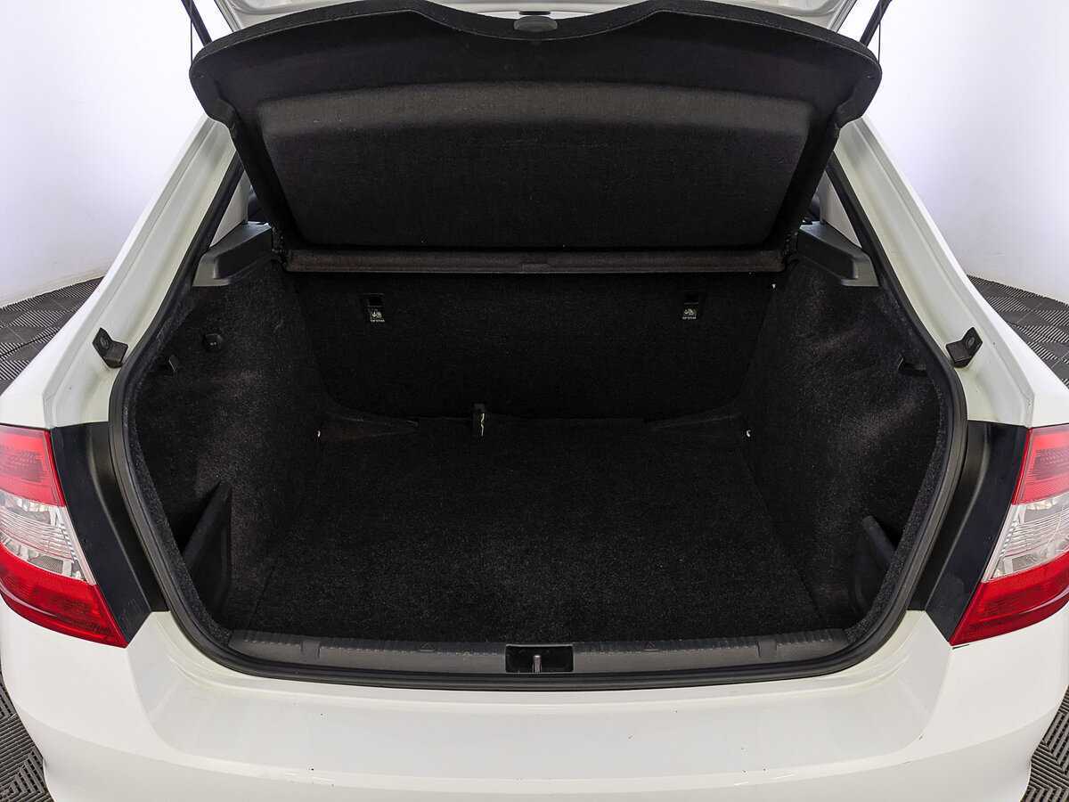 Купить Skoda Rapid с пробегом. Фото: #9
