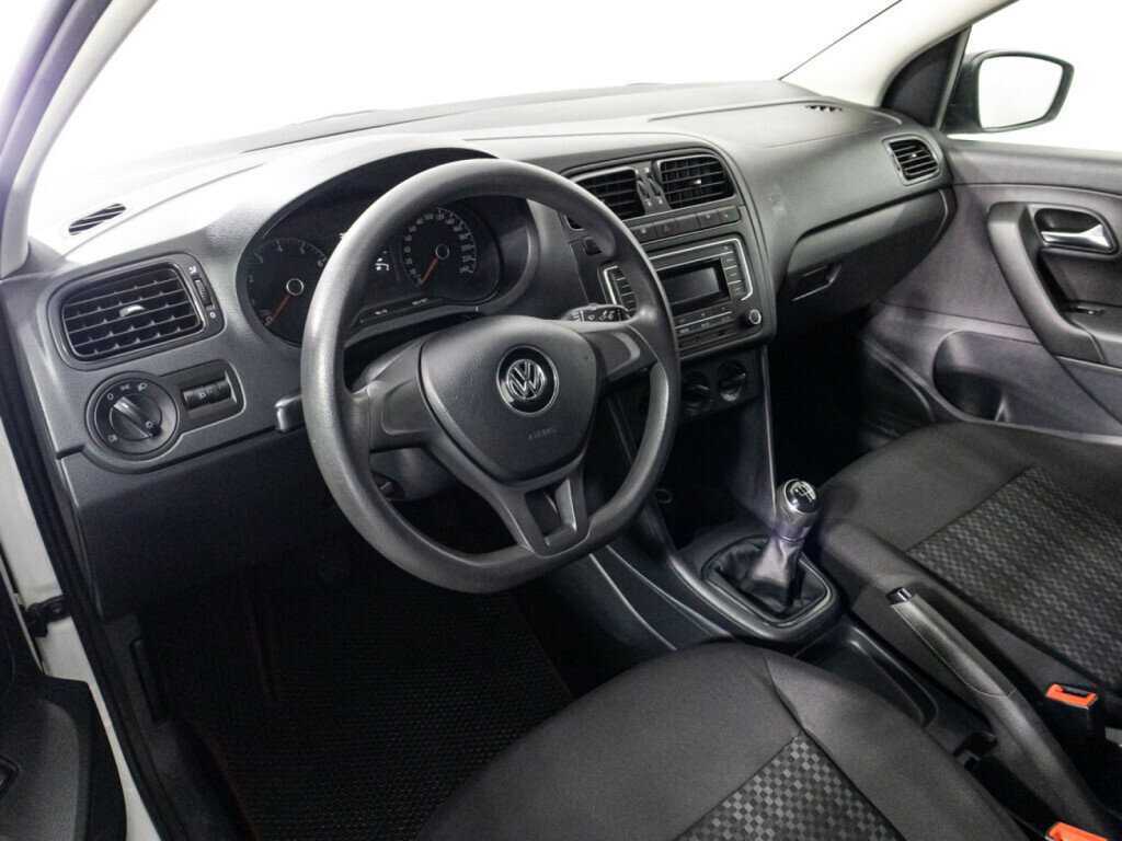 Купить Volkswagen Polo с пробегом. Фото: #10