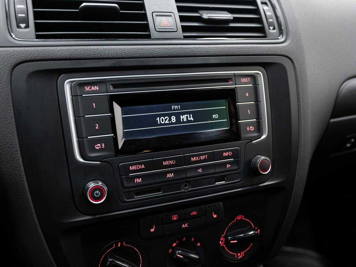 Купить Volkswagen Jetta с пробегом. Фото: #15