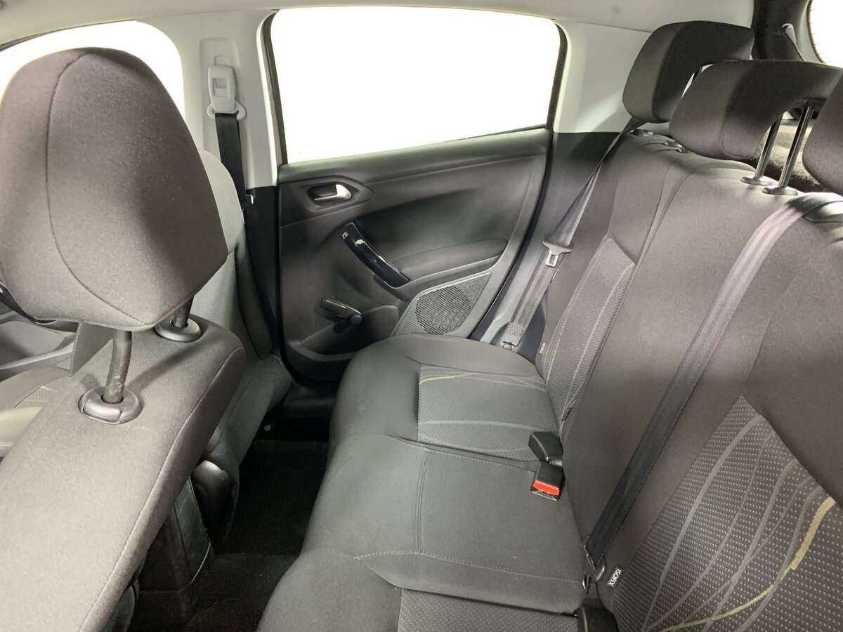 Купить Peugeot 208 с пробегом. Фото: #15