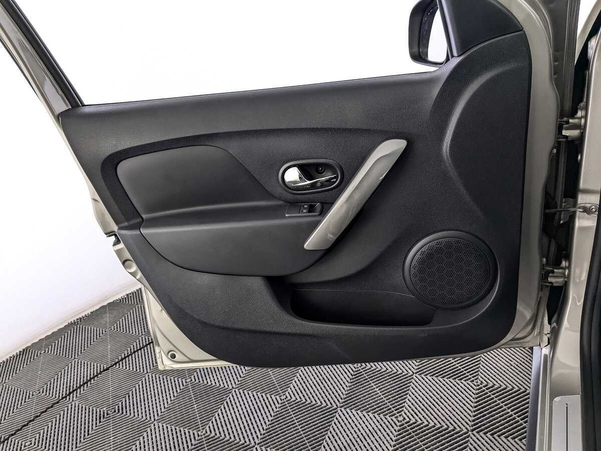 Купить Renault Sandero с пробегом. Фото: #14