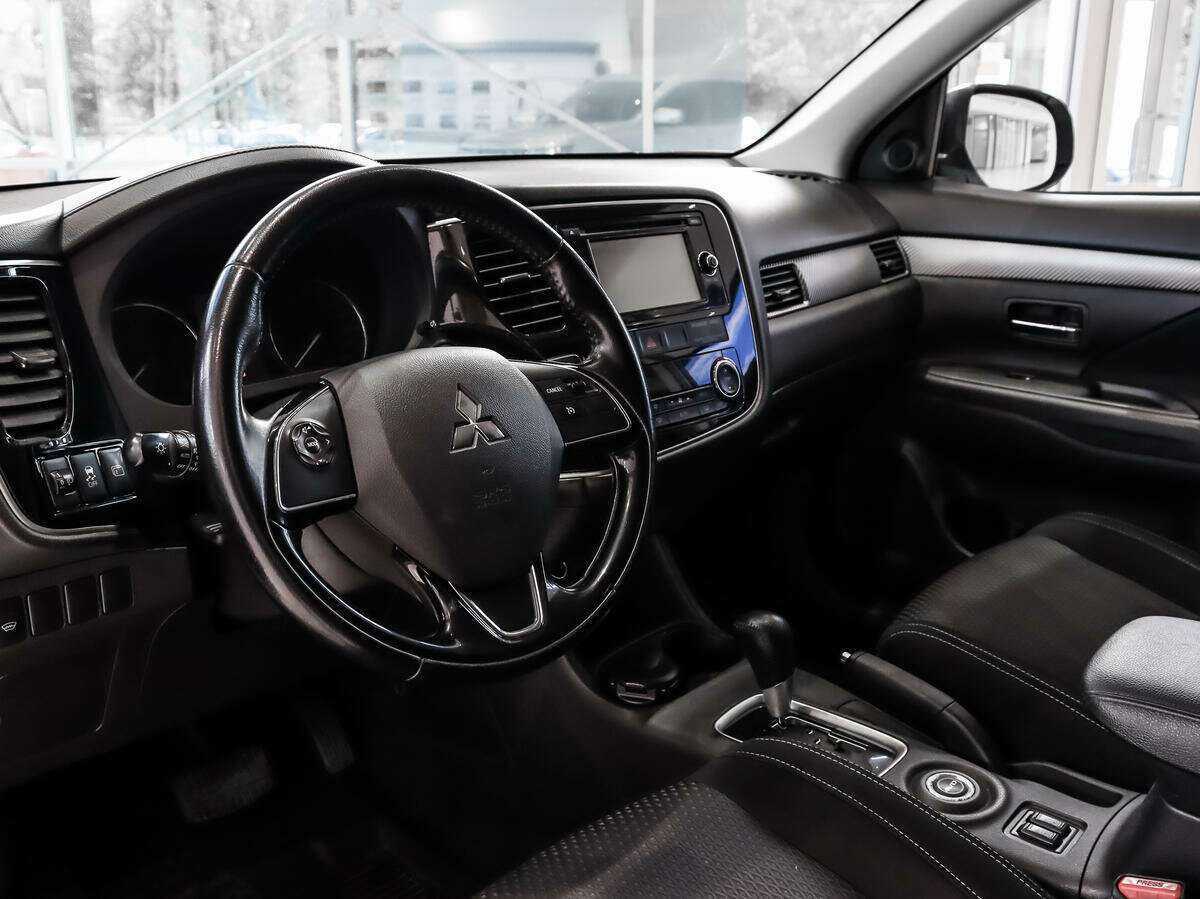 Купить Mitsubishi Outlander с пробегом. Фото: #8
