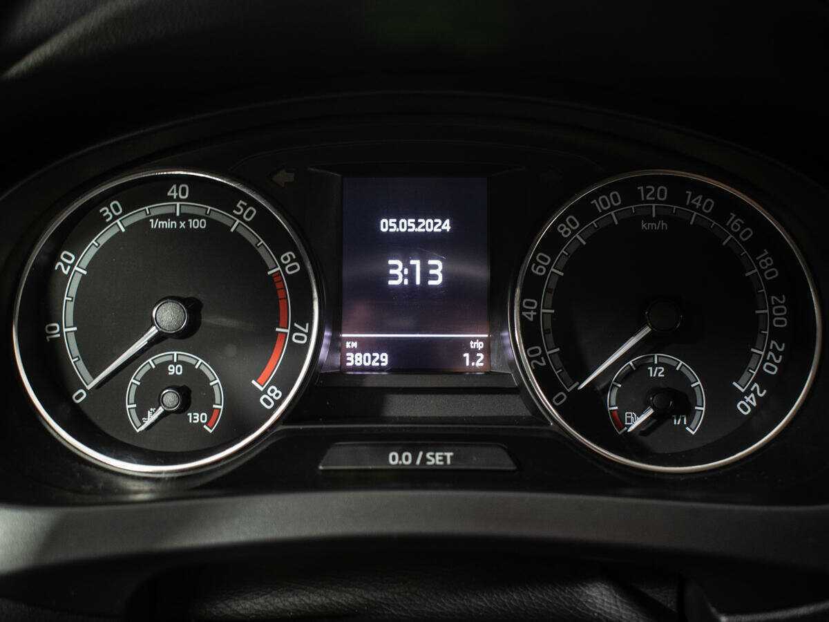 Купить Skoda Rapid с пробегом. Фото: #10