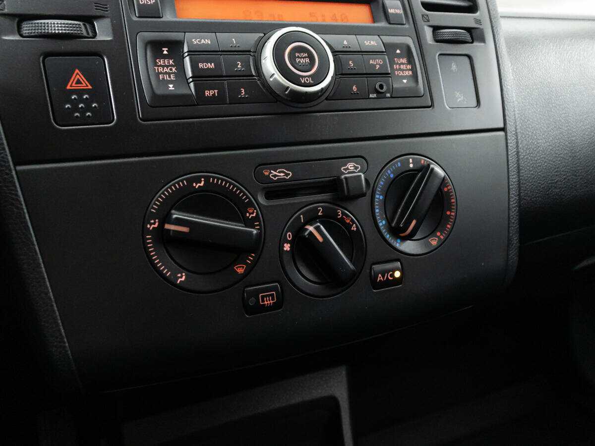 Купить Nissan Tiida с пробегом. Фото: #14