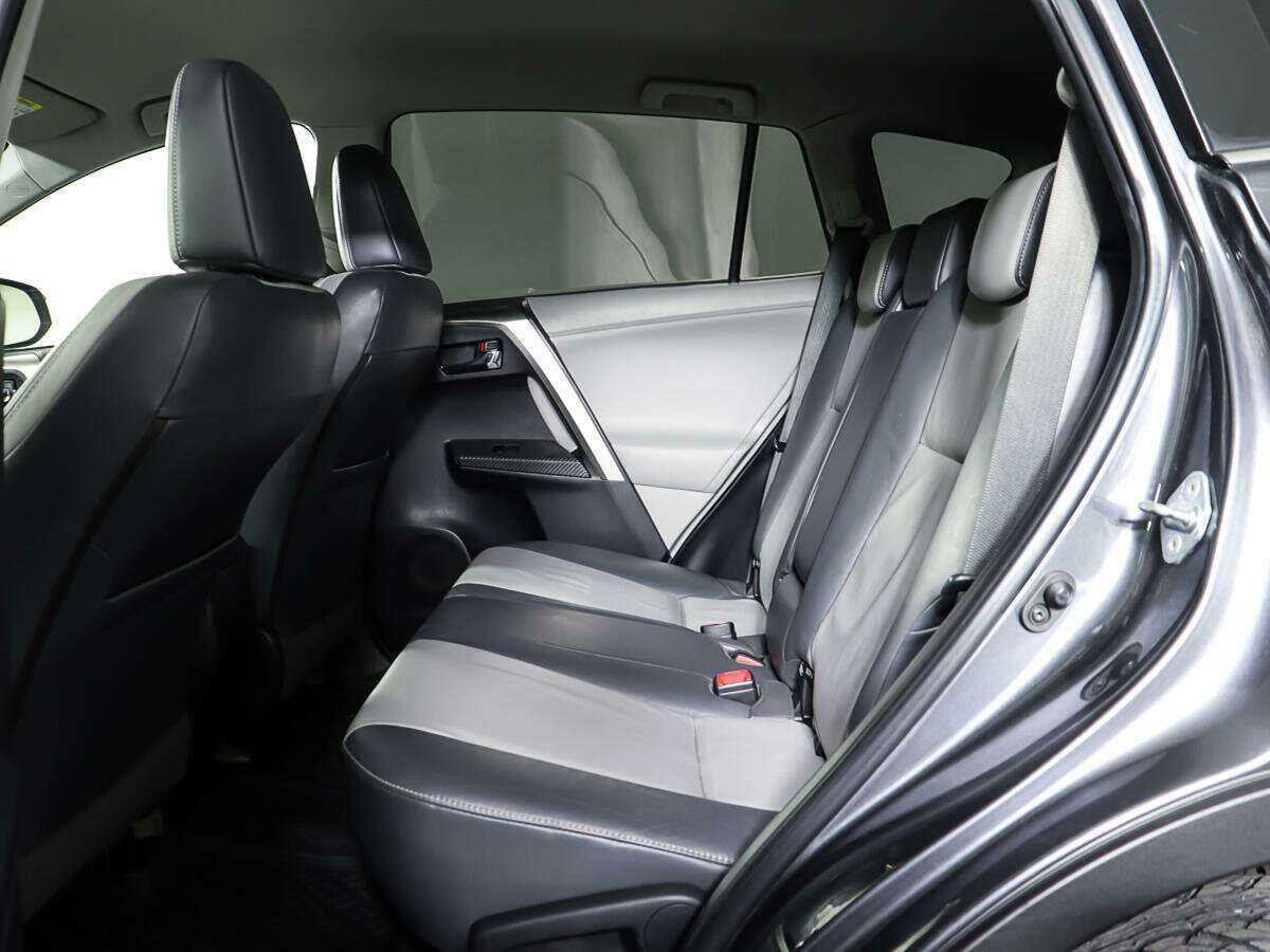 Купить Toyota RAV4 с пробегом. Фото: #7
