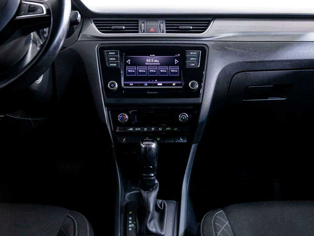 Купить Skoda Rapid с пробегом. Фото: #18