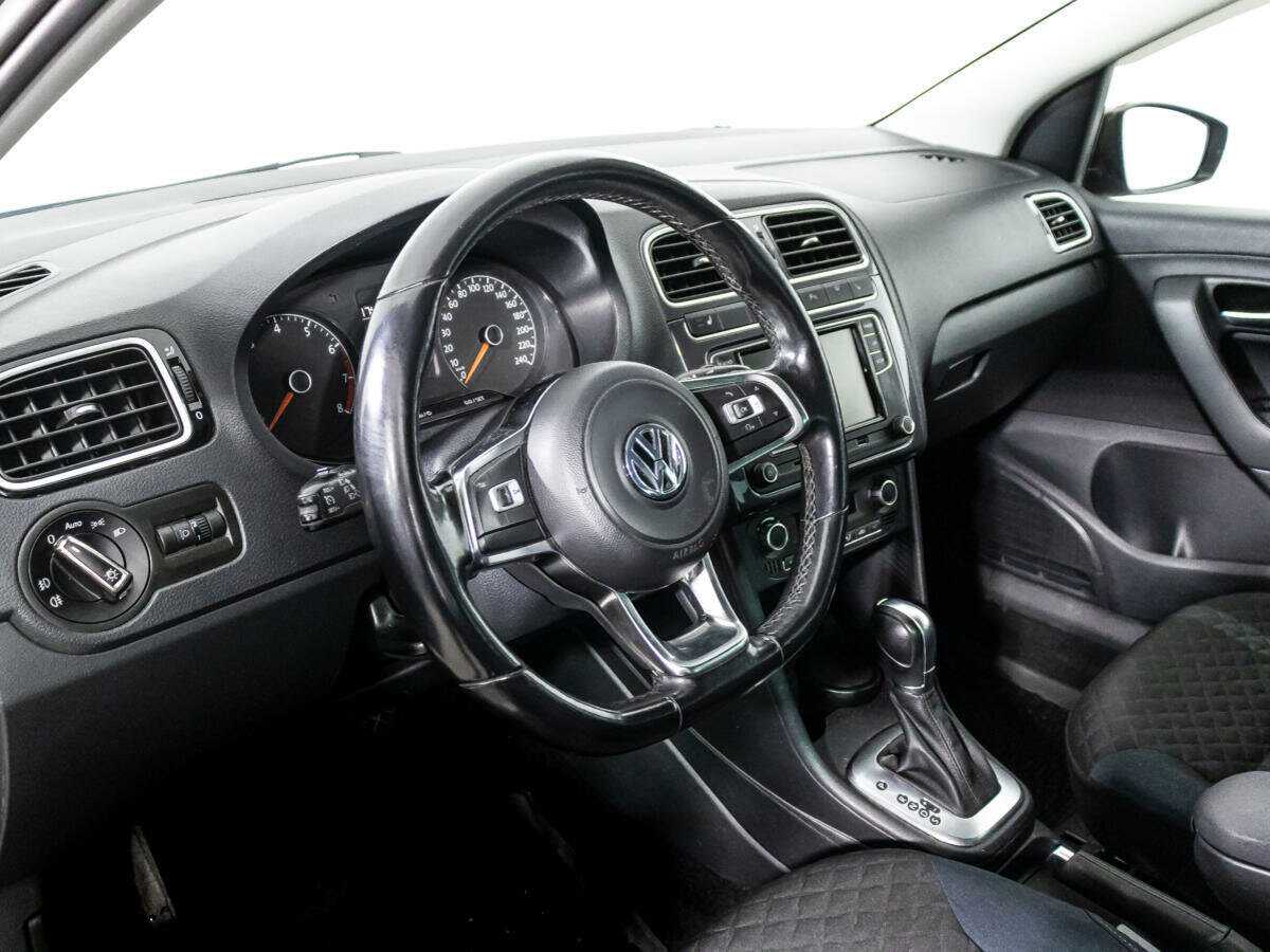 Купить Volkswagen Polo с пробегом. Фото: #10