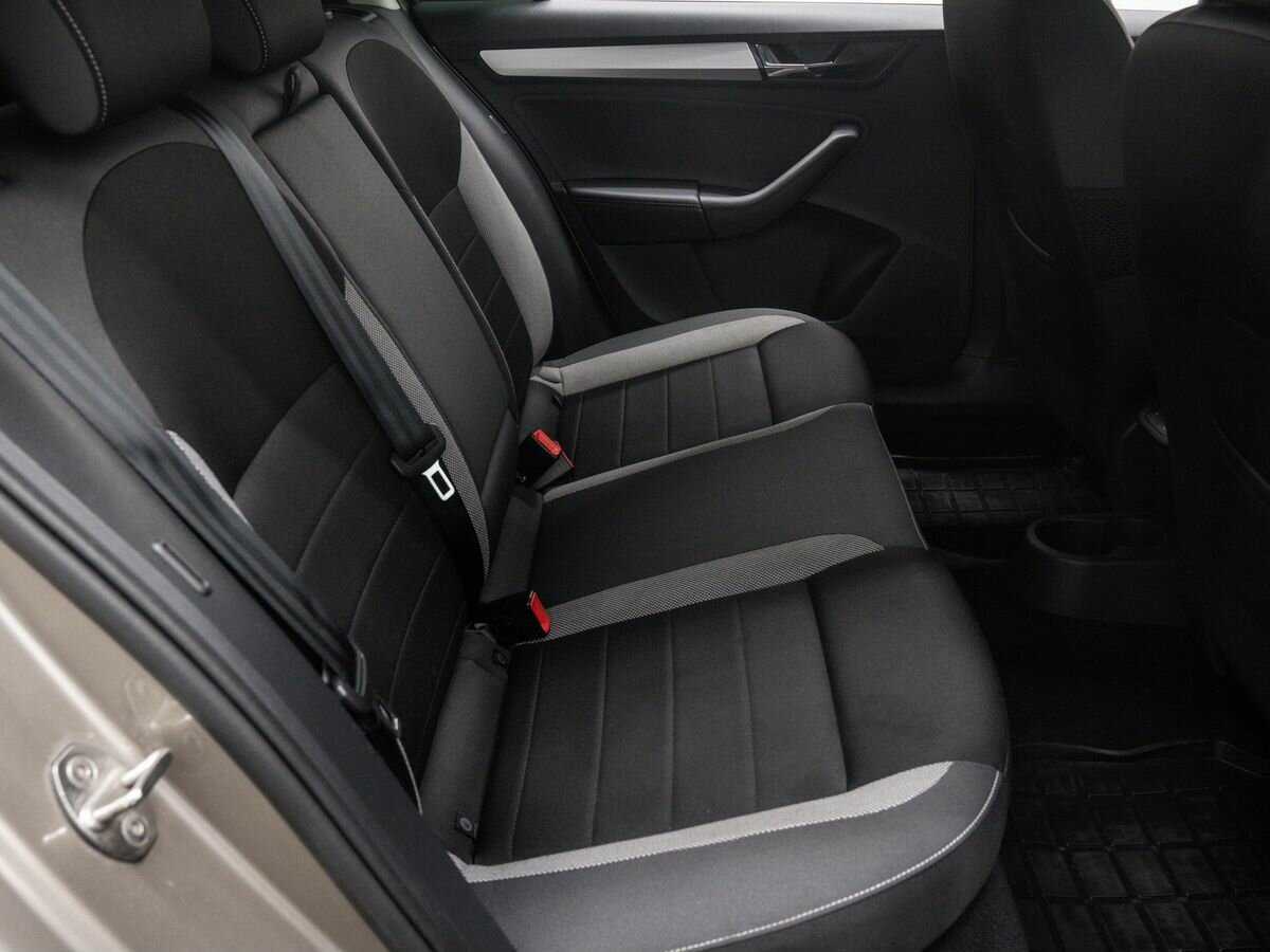 Купить Skoda Rapid с пробегом. Фото: #9