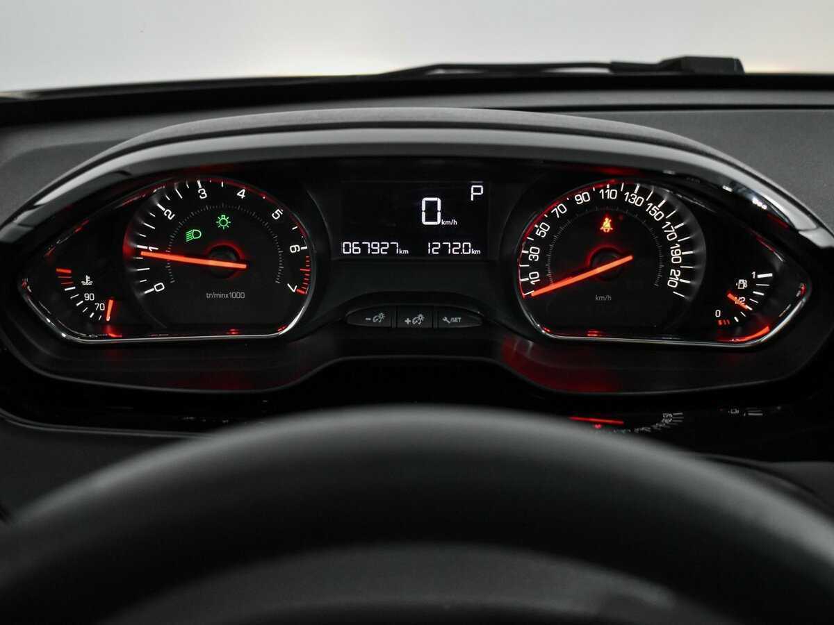 Купить Peugeot 208 с пробегом. Фото: #15