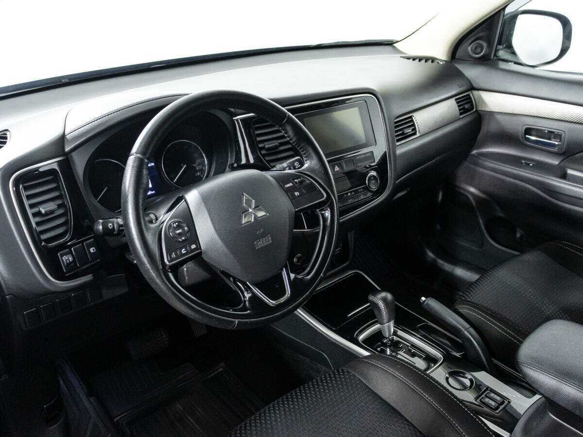 Купить Mitsubishi Outlander с пробегом. Фото: #10