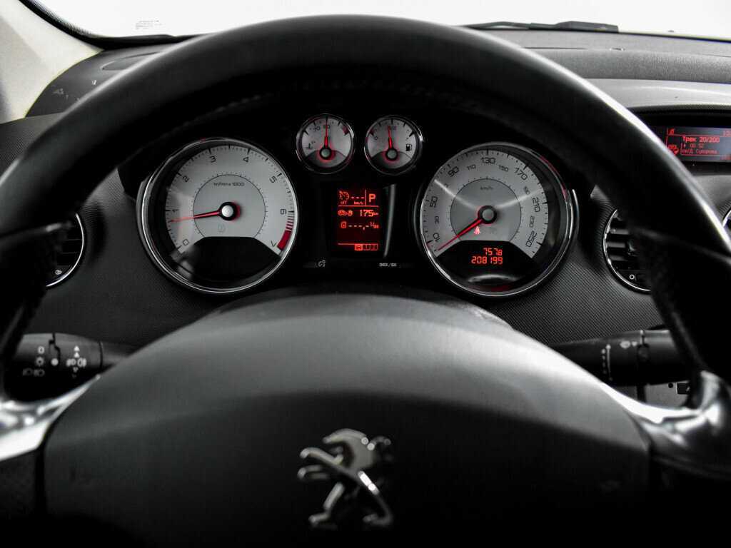 Купить Peugeot 408 с пробегом. Фото: #15