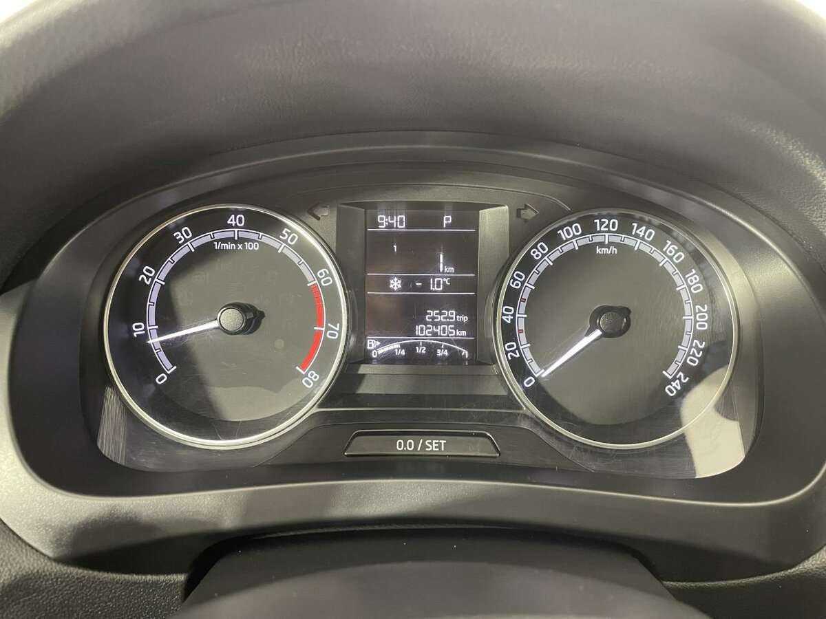 Купить Skoda Rapid с пробегом. Фото: #10