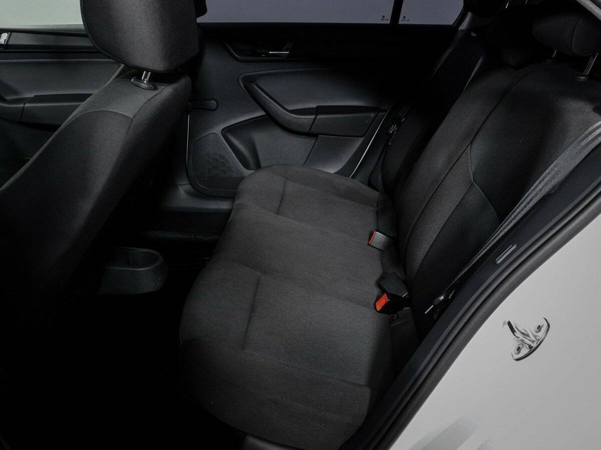 Купить Skoda Rapid с пробегом. Фото: #9