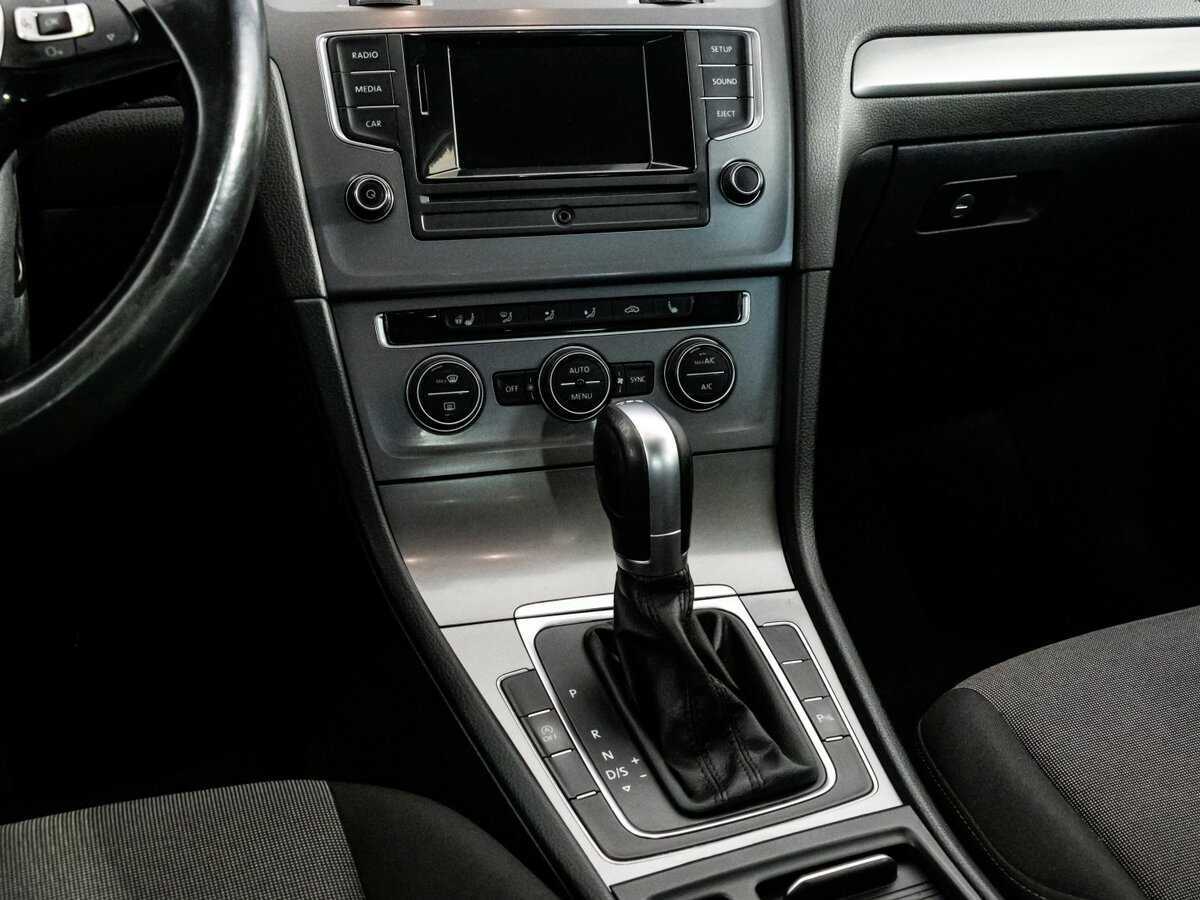 Купить Volkswagen Golf с пробегом. Фото: #9