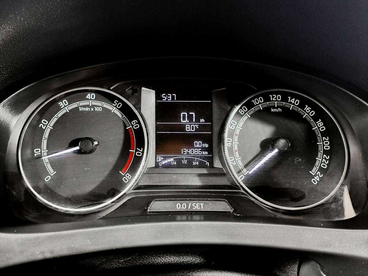 Купить Skoda Rapid с пробегом. Фото: #8