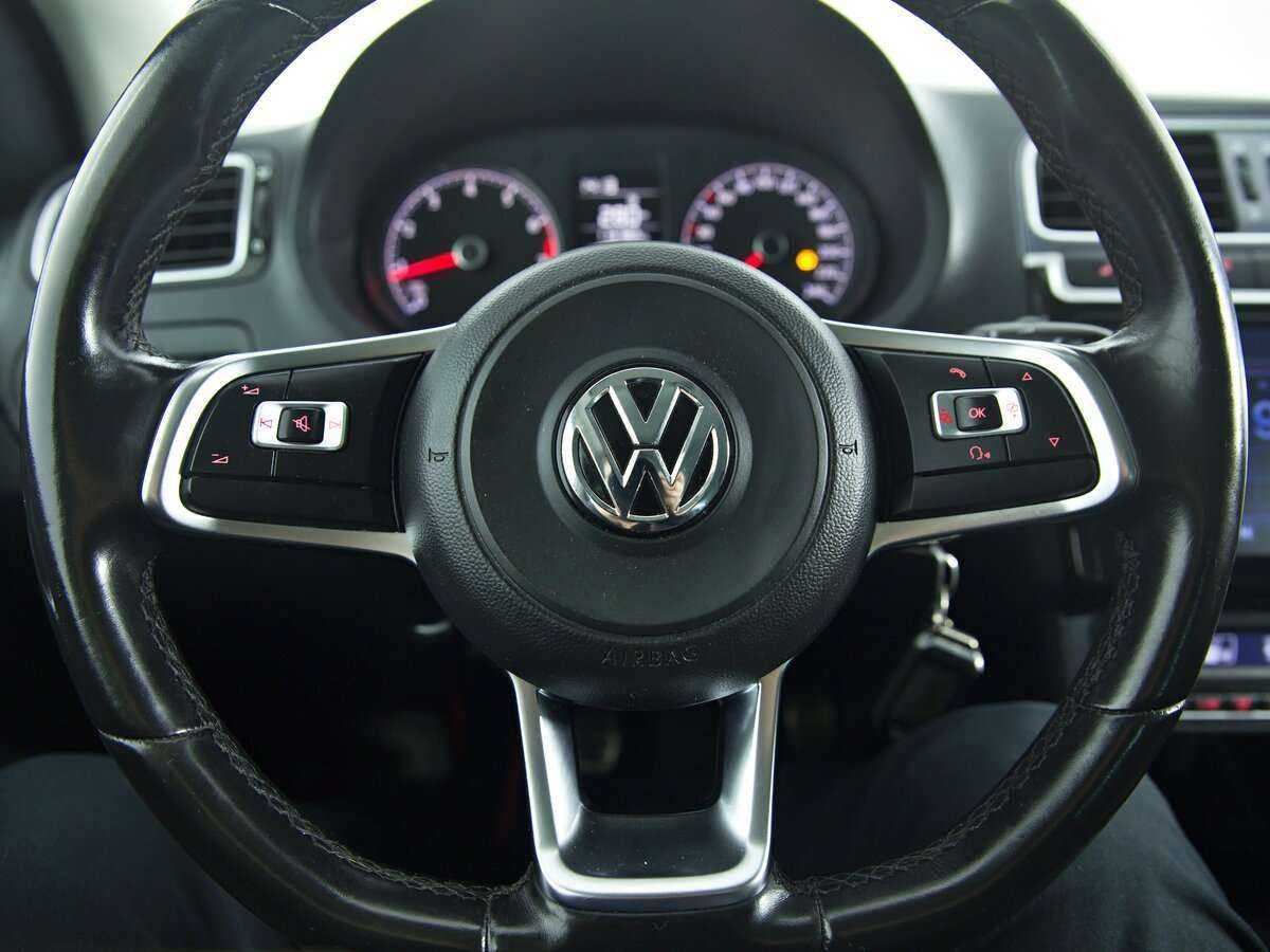 Купить Volkswagen Polo с пробегом. Фото: #8