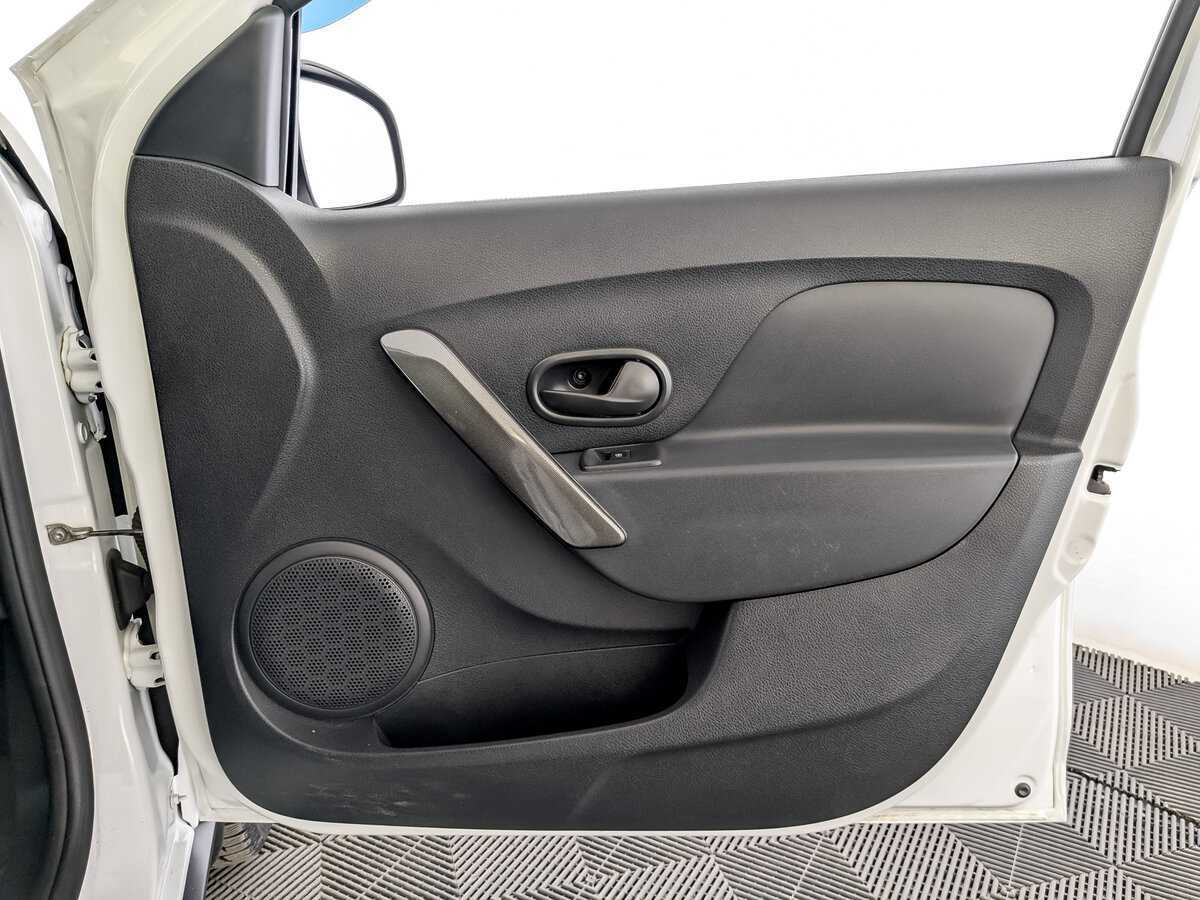 Купить Renault Sandero с пробегом. Фото: #23
