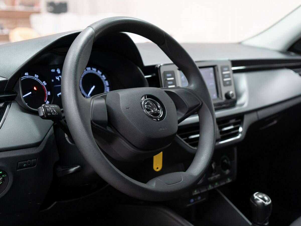 Купить Skoda Rapid с пробегом. Фото: #4