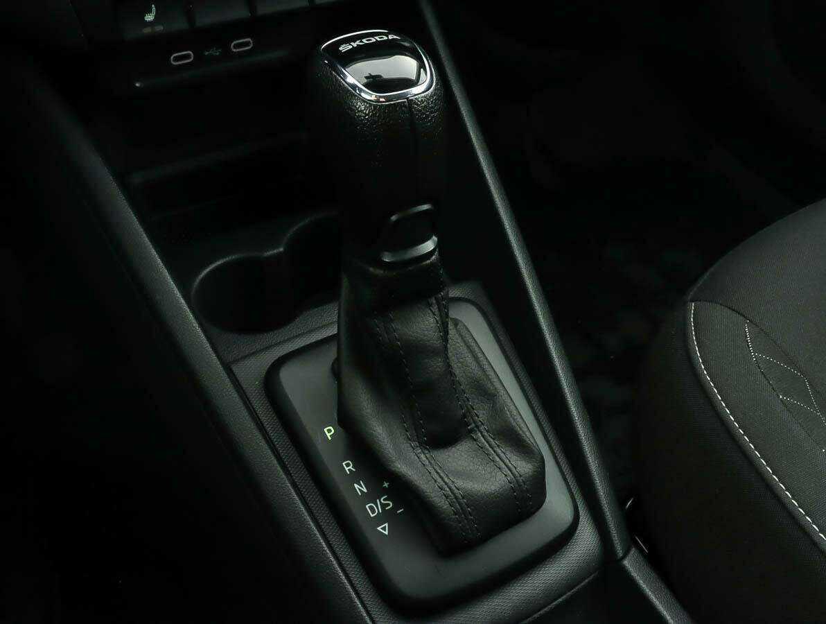 Купить Skoda Rapid с пробегом. Фото: #10