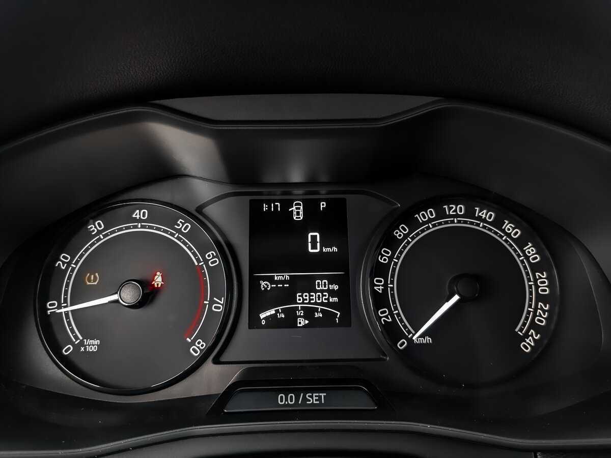 Купить Skoda Rapid с пробегом. Фото: #10