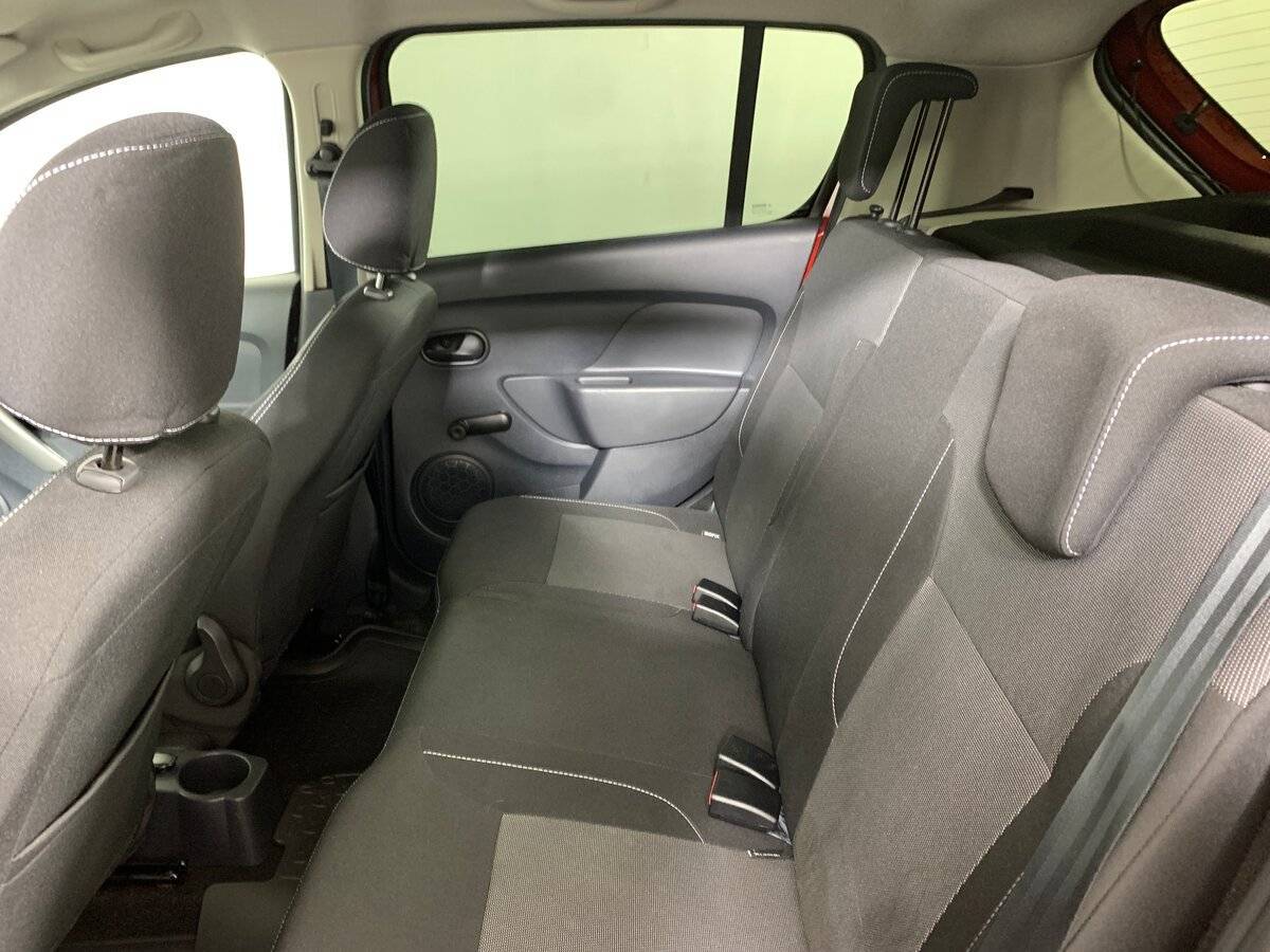 Купить Renault Sandero с пробегом. Фото: #17