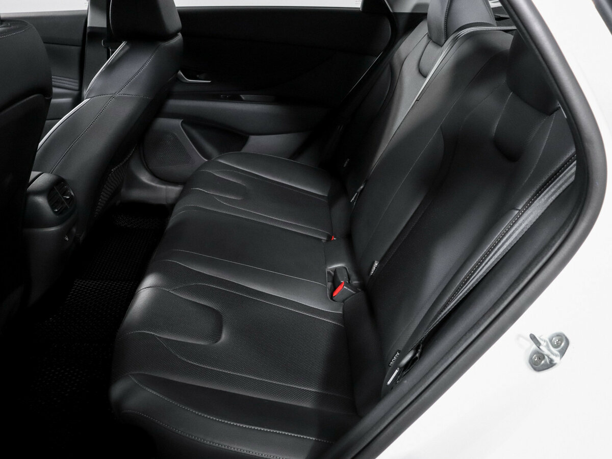 Купить Hyundai Elantra с пробегом. Фото: #9