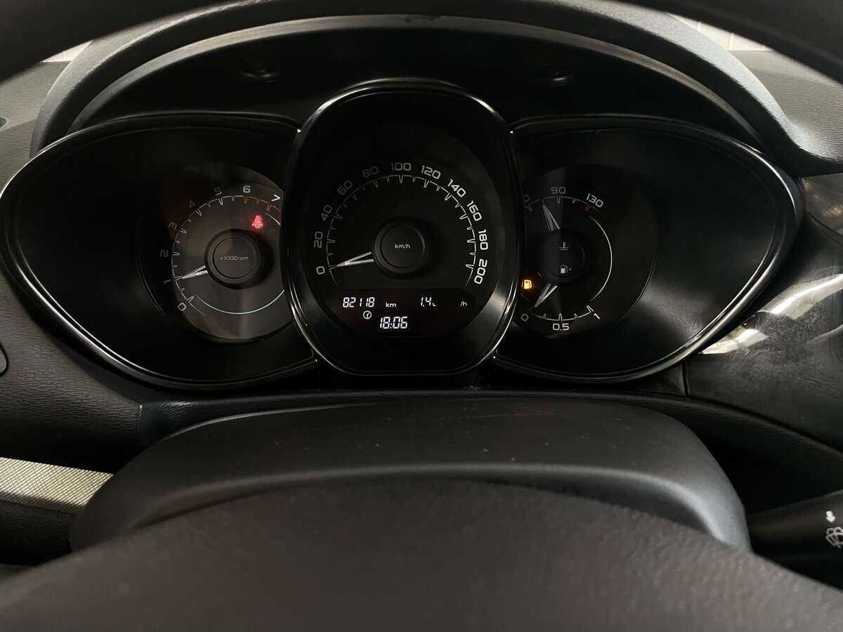 Купить Lada (ВАЗ) Vesta с пробегом. Фото: #10