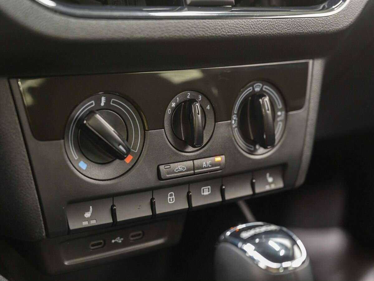 Купить Skoda Rapid с пробегом. Фото: #24