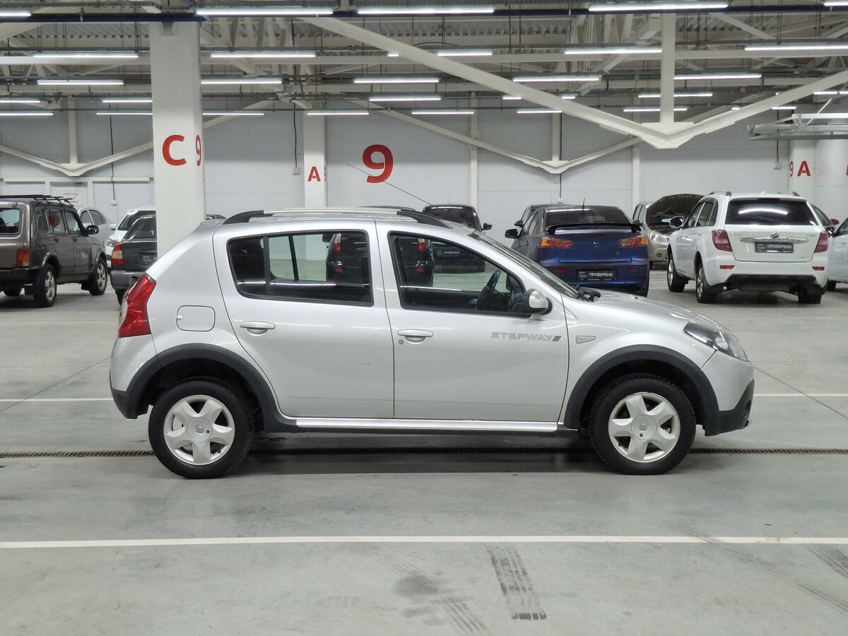 Купить Renault Sandero с пробегом. Фото: #3