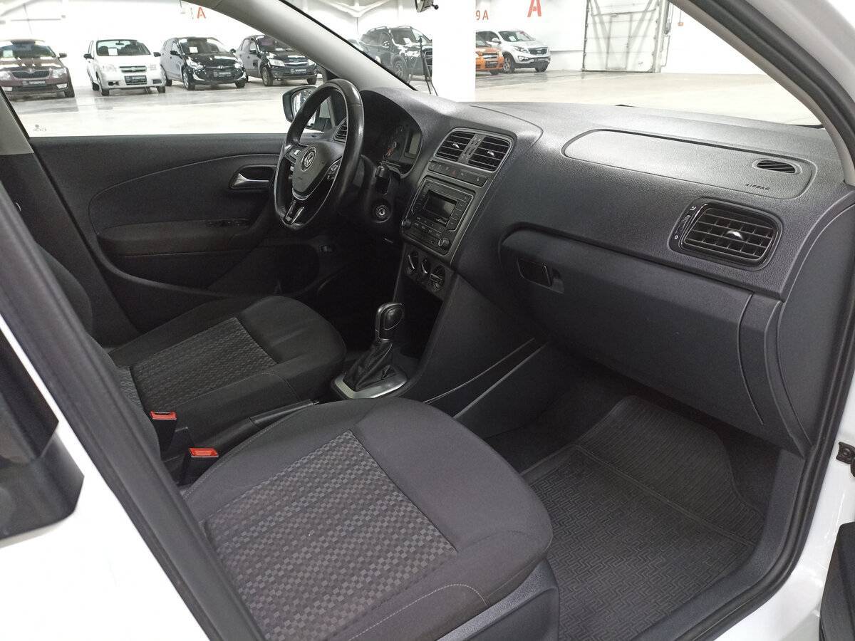 Купить Volkswagen Polo с пробегом. Фото: #10