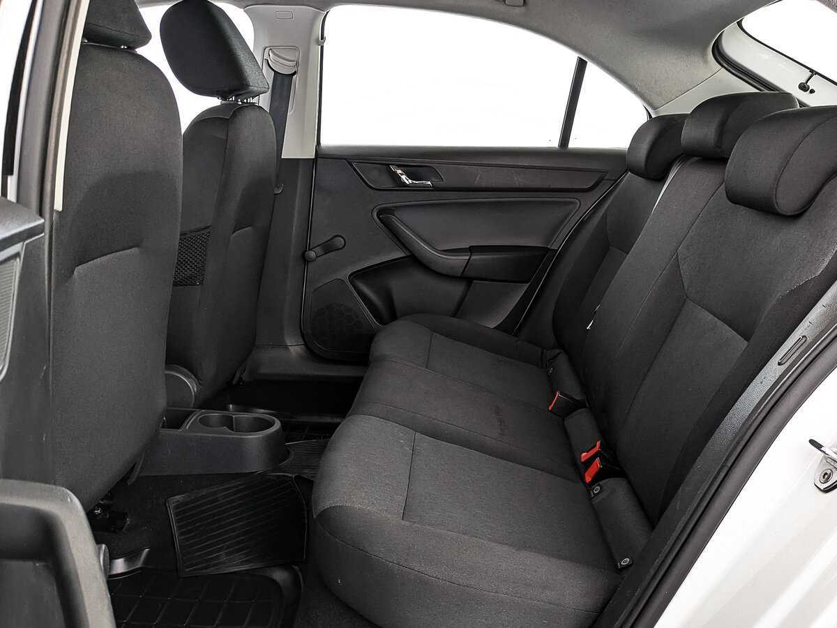 Купить Skoda Rapid с пробегом. Фото: #17