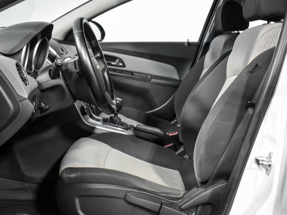 Купить Chevrolet Cruze с пробегом. Фото: #9