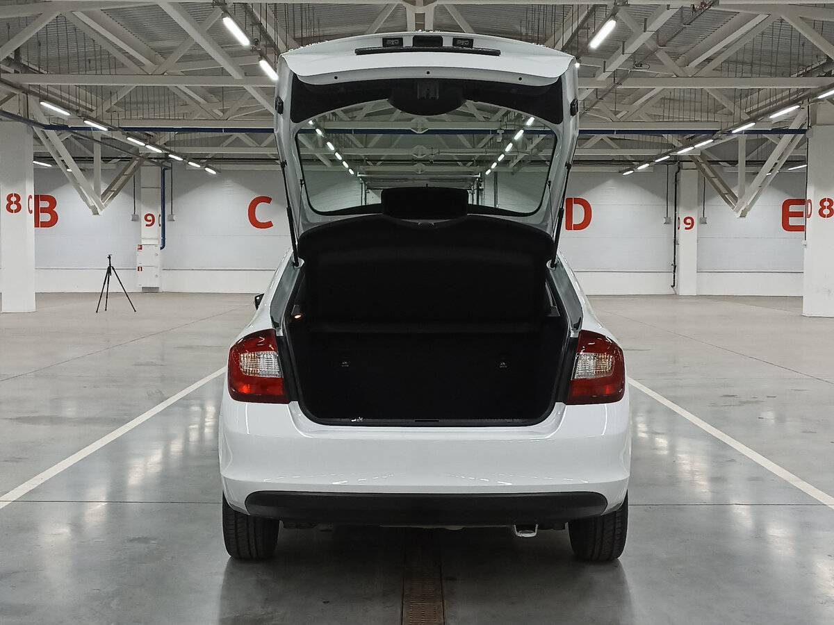 Купить Skoda Rapid с пробегом. Фото: #9